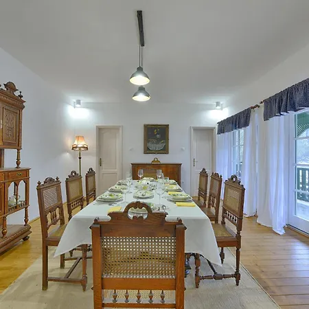 Koekenyhaz Vendeghaz Апартаменты